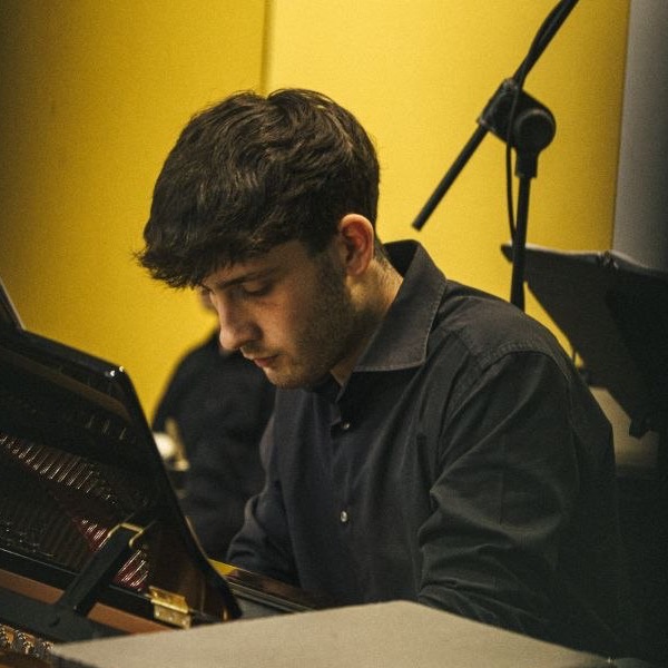 Federico Matteo Marcucci al pianoforte